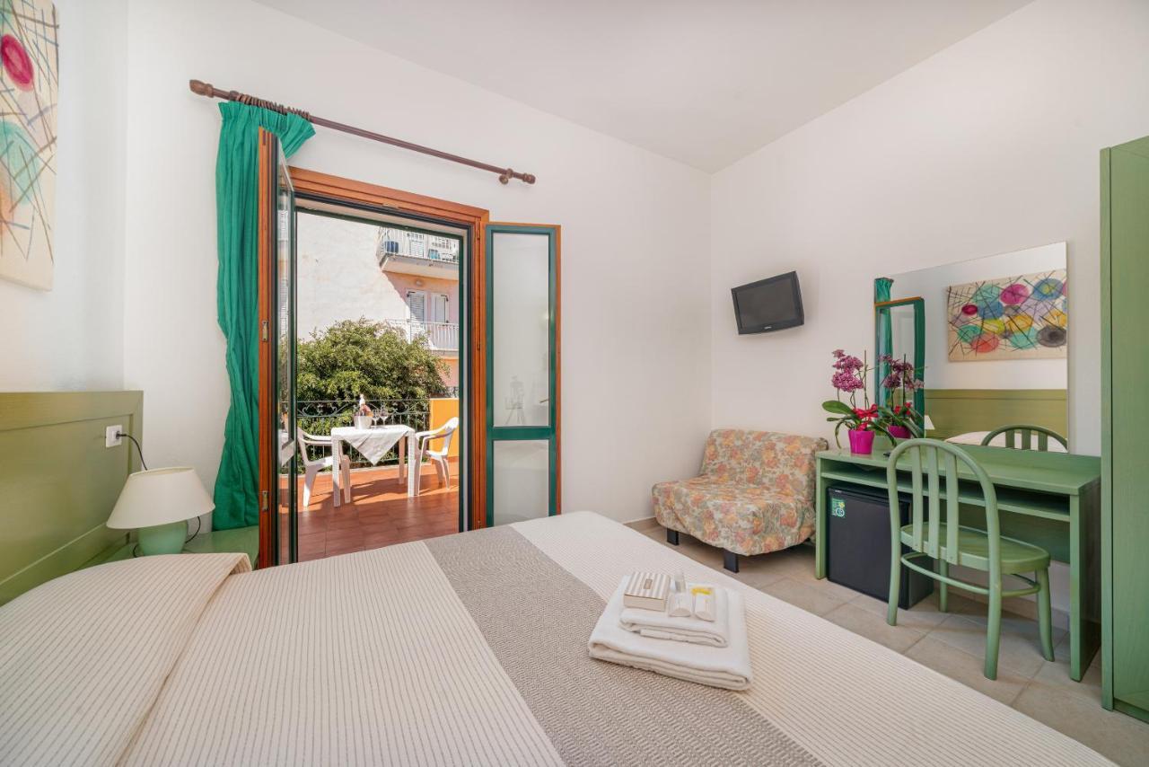Hotel Marinaro Santa Teresa Gallura Bagian luar foto
